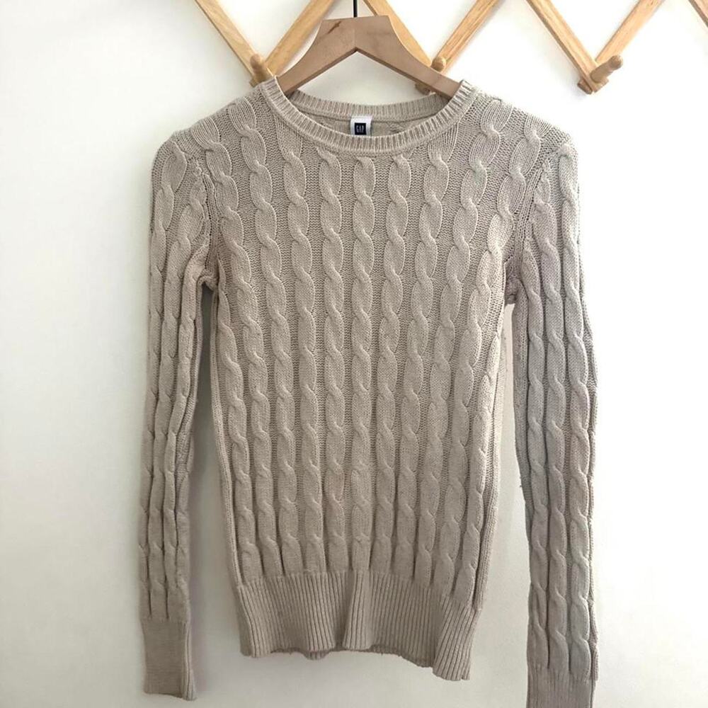Minimalist Gap cream beige cable knit sweater- size small preppy